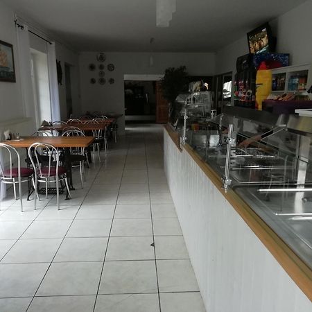 Pod Zlotym Zaglem Hotel Karwia Kültér fotó