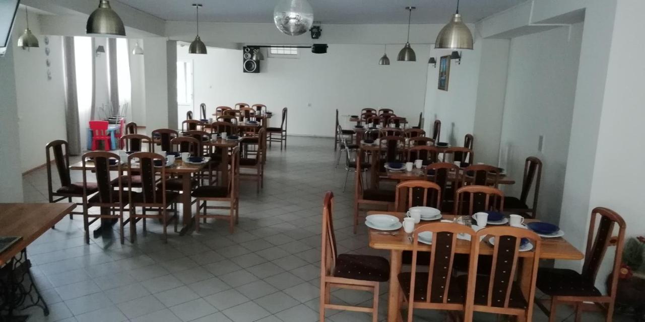 Pod Zlotym Zaglem Hotel Karwia Kültér fotó