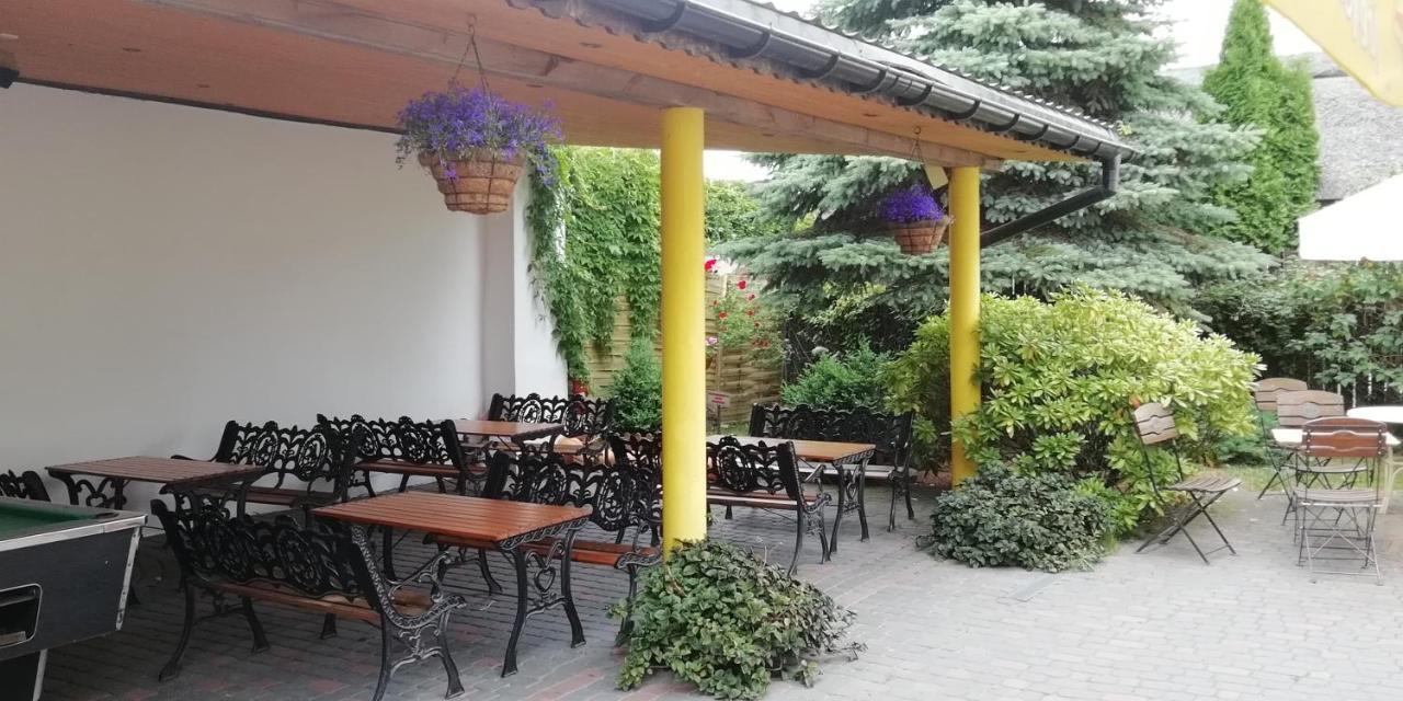 Pod Zlotym Zaglem Hotel Karwia Kültér fotó